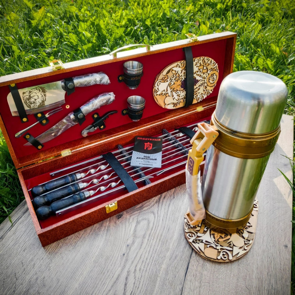 Набор для шашлыка и гриля в чемодане Кизляр Царский №8, 16 предметов с подставкой для горячего